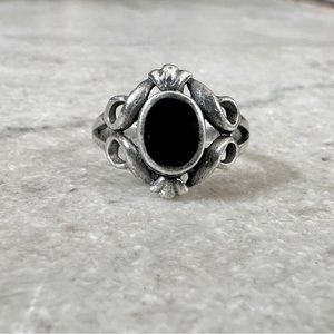 Sterling silver and onyx ring in Fleur-de-lis design setting. Sz 5.